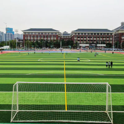 Sistema di drenaggio efficace per campi da calcio artificiali di grandi dimensioni