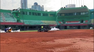 Costruzione di campi da baseball e softball in argilla rossa presso il centro sportivo Tianhe di Guangzhou